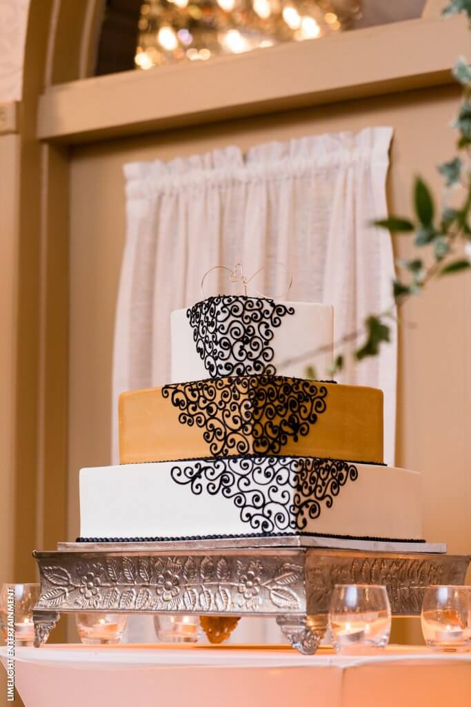 Elaborate design wedding cake